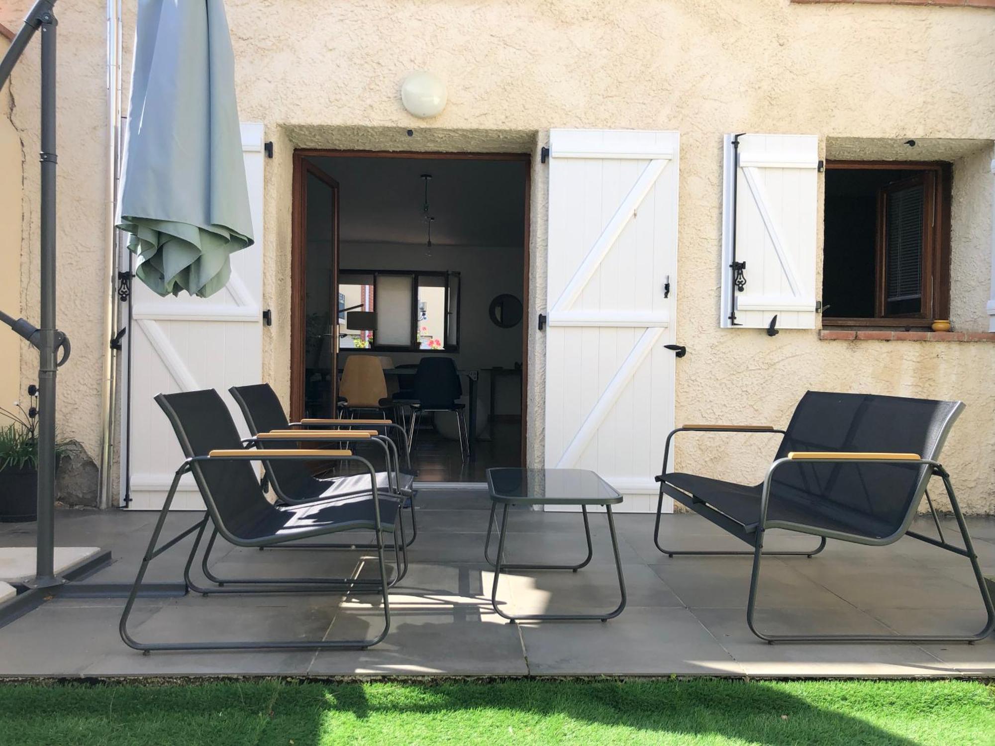 Maison De Village Avec Jardinet Bruguieres Bagian luar foto